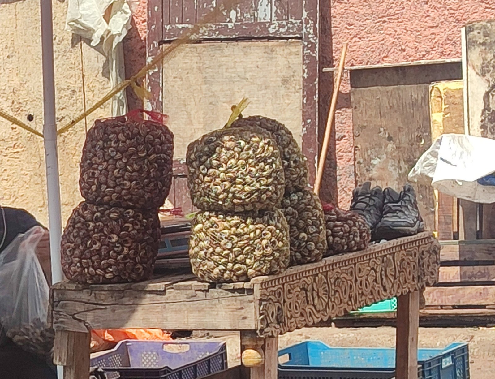 Babbouche au souk Jmiaa, Casablanca (Mounir Neddi, CC BY-SA 4.0)