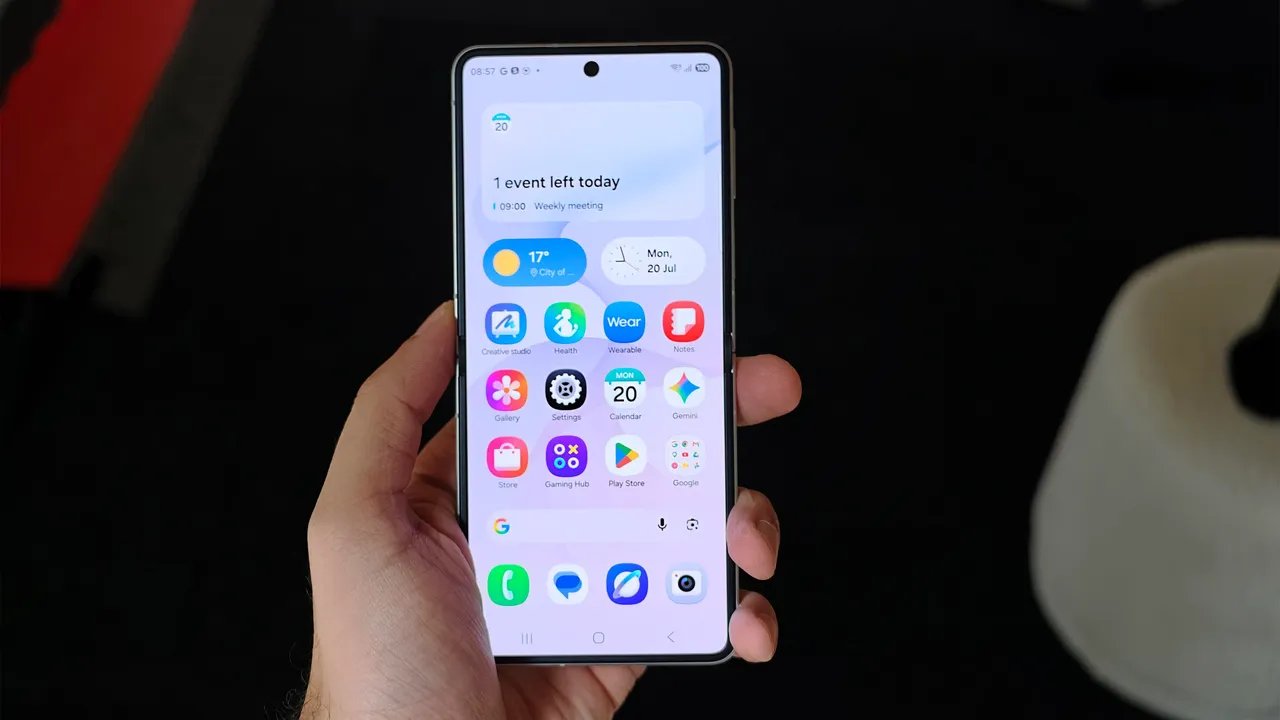 Samsung Galaxy Z Flip 8 déplié.