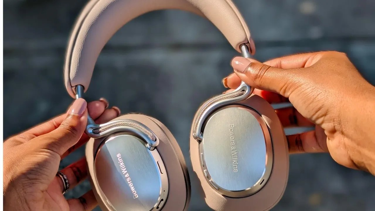 Bowers & Wilkins Px8 S2 Warm Stone
