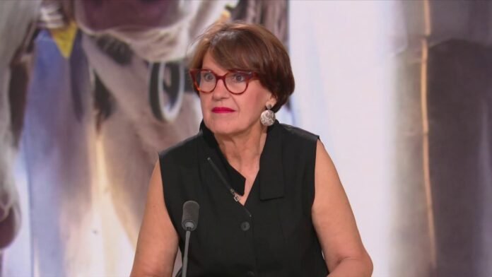 "6.000 tonnes de volaille ont péri": face à la canicule, la ministre de l'Agriculture promet des "indemnisations rapides" et annonce des prêts garantis pour acheter des ventilateurs