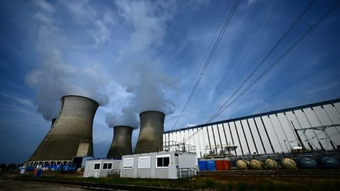 "À cause des conditions climatiques": trois réacteurs nucléaires encore à l'arrêt en France