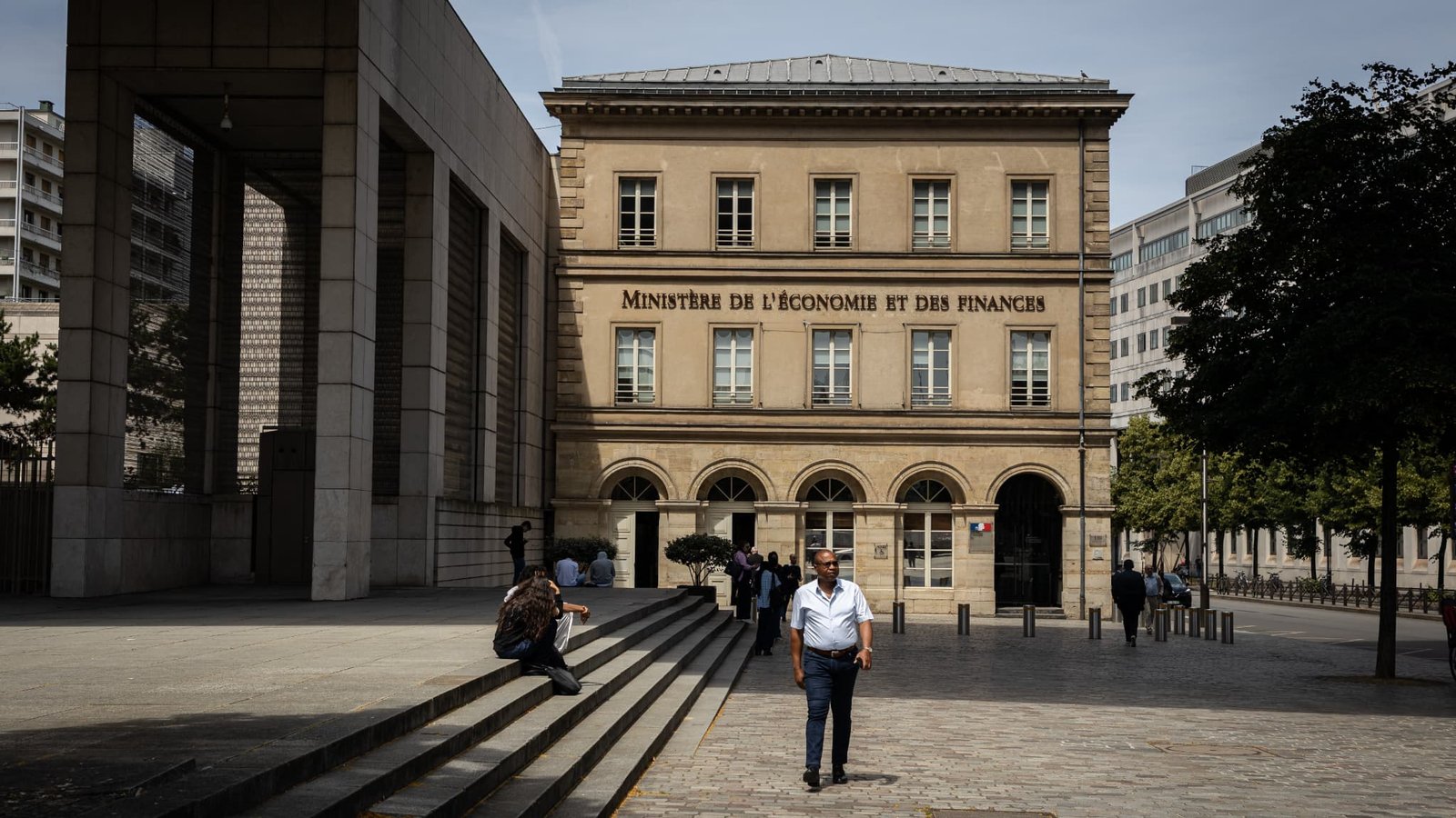 "À politique inchangée, le déficit public atteindrait 6,8% du PIB en 2030": un groupe d'économistes missionnés par le gouvernement évalue à 125 milliards d'euros l'effort à réaliser d'ici 2032