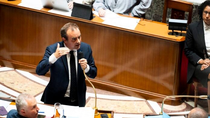 "C'est plus pour marquer le coup" : la motion de censure des Ecologistes a-t-elle des chances de renverser le gouvernement Lecornu ?
