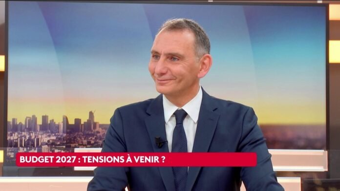 "C'est un gouvernement d'incapables. Personne, à part Mme Barbut, n'osera entrer au gouvernement", déclare Laurent Jacobelli, porte-parole du RN et député de la Moselle, après le maintien de Monique Barbut au gouvernement "C'est un gouvernement d'incapables. Personne, à part Mme Barbut, n'osera entrer au gouvernement", déclare Laurent Jacobelli, porte-parole du RN et député de la Moselle, après le maintien de Monique Barbut au gouvernement