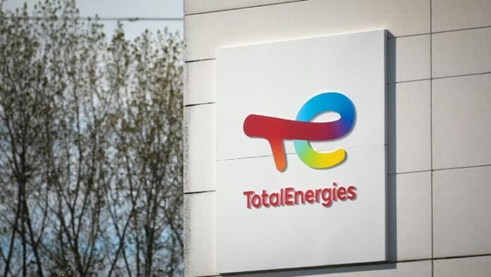 "Ce n'est pas Totalenergies qui décide si un automobiliste choisit de rouler à l'essence ou à l'électrique": le groupe fait appel du jugement qui lui ordonnait d'intégrer les émissions de CO2 de ses clients