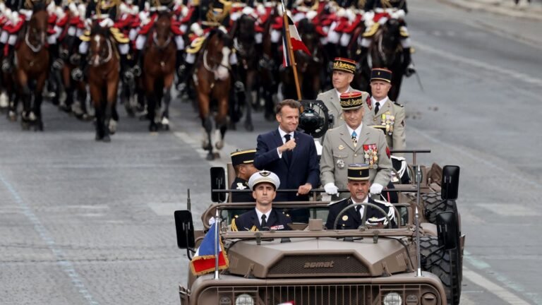 "Ce sera massif" : Emmanuel Macron promet "un défilé historique" pour le dernier 14-Juillet de son double quinquennat