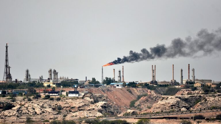 "Cela représente plus de 60% des recettes pétrolières prévues cette année": pourtant "en pleine crise", l'Iran assure avoir vendu 18 milliards de dollars de pétrole en cinq mois de guerre avec les États-Unis