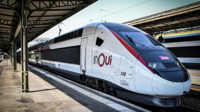 "Comptez un retard pouvant aller jusqu'à 3h40": un nouvel incendie perturbe le trafic SNCF sur la LGV Sud-Est