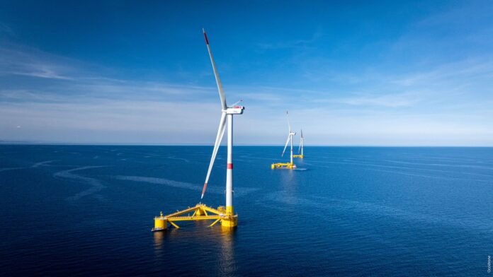 "Échapper aux reproches concernant le paysage": cette ferme d'éoliennes immenses flottant à 16 km des côtes françaises est mise en service en Méditerranée