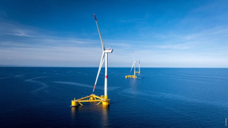 "Échapper aux reproches concernant le paysage": cette ferme d'éoliennes immenses flottant à 16 km des côtes françaises est mise en service en Méditerranée