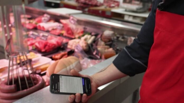 "Garder le sourire, ce n'est pas toujours simple" : l'appel à l'aide d'un jeune boucher du Val-d'Oise