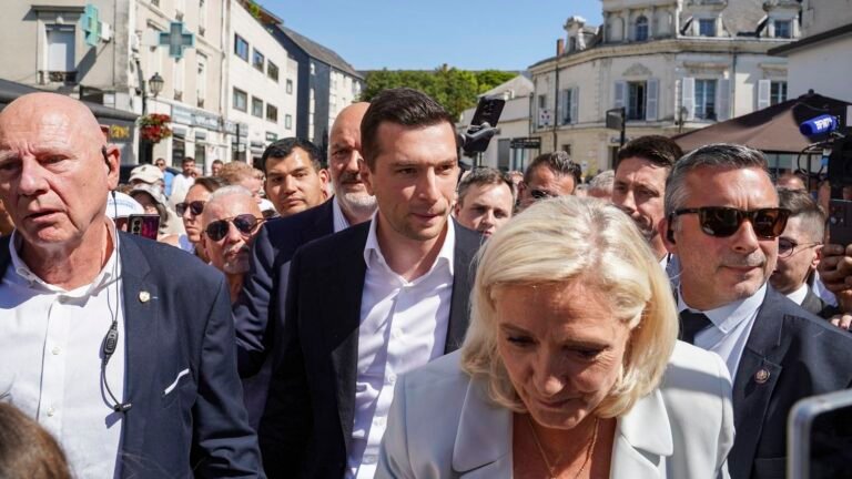 "Il pensait avoir gagné à Euromillions et c'est foutu" : comment Jordan Bardella a été relégué au rôle de numéro 2 derrière Marine Le Pen