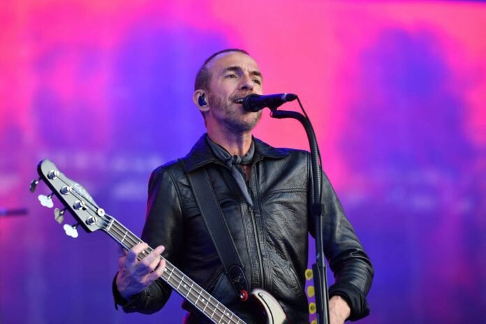 "J'ai craqué…" : Calogero en pleurs, son hommage bouleversant aux victimes de l'attentat de Nice