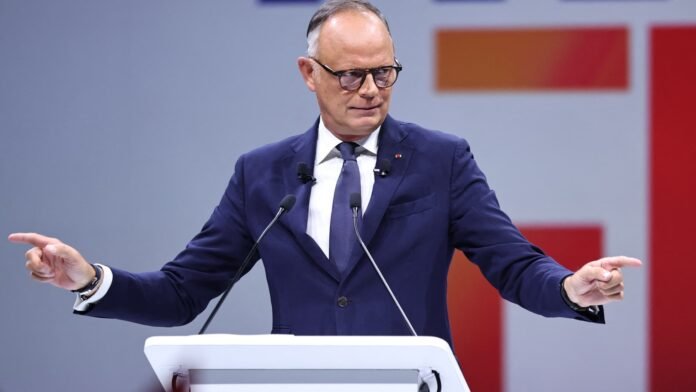 "Je ne taxerai pas davantage les entreprises qui payent déjà trop d'impôts": Édouard Philippe tend la main au patronat et met les retraités à contribution "Je ne taxerai pas davantage les entreprises qui payent déjà trop d'impôts": Édouard Philippe tend la main au patronat et met les retraités à contribution