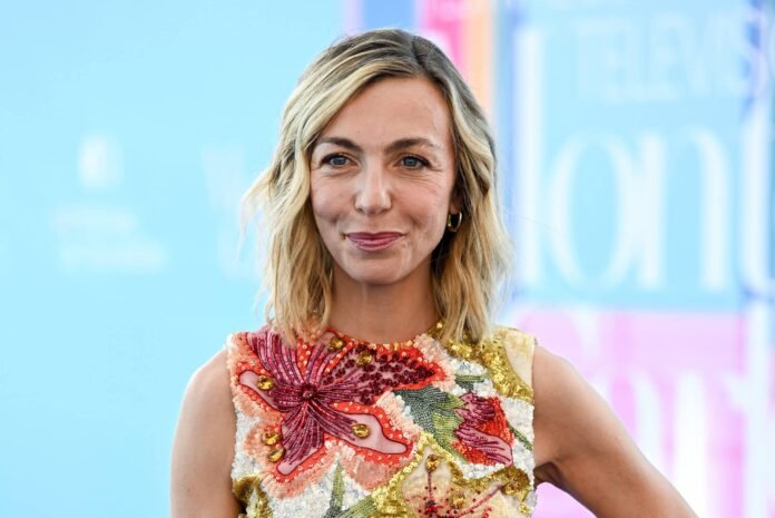 "Je remercie le mouvement MeToo" : Amélie Etasse et les scènes dénudées dans Scènes de ménages c’est fini, et elle explique pourquoi