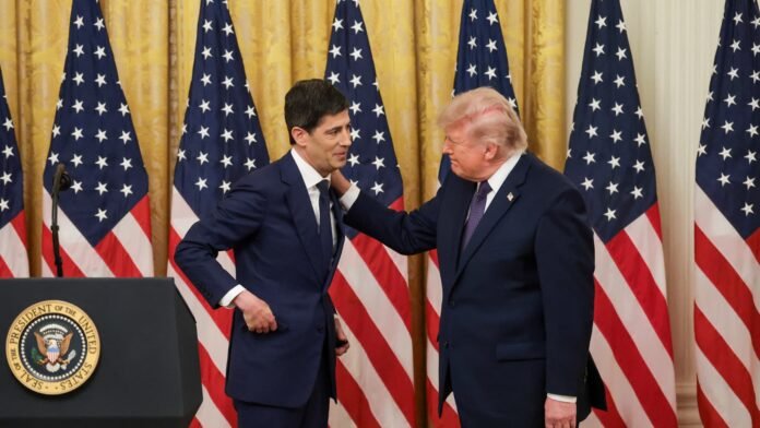 "La vieille garde s'inquiète", "le camp des faucons s'est étoffé": Donald Trump a nommé un nouveau président à la tête de la Fed pour obtenir une baisse des taux mais la banque centrale devrait temporiser encore un peu