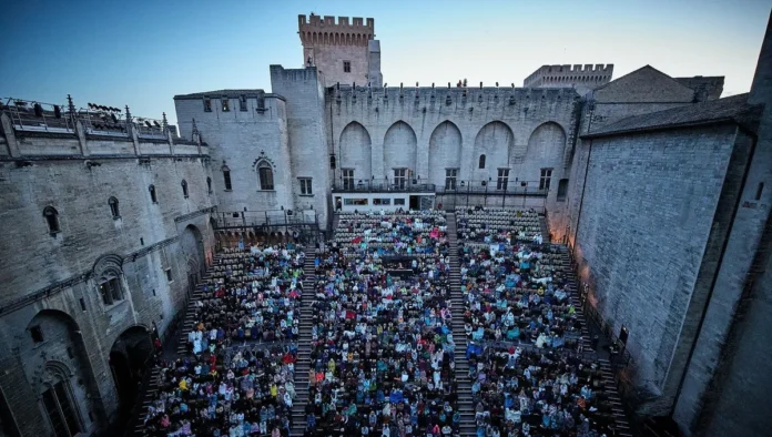 "Le doute est une forme d'intelligence" : L'Aube des questions en clôture du 80e Festival d'Avignon