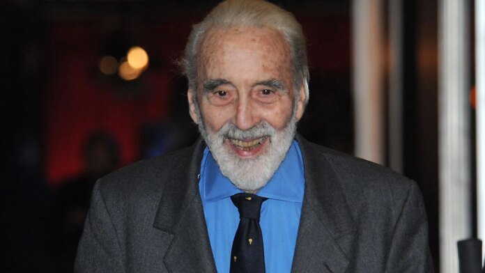 "Le film le plus important que j'ai réalisé" : en 1998, Christopher Lee a pourtant reçu des menaces de mort pour avoir incarné cette figure historique