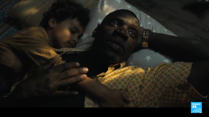 "Le passage" : Omar Sy dans la peau d'un passeur de migrants