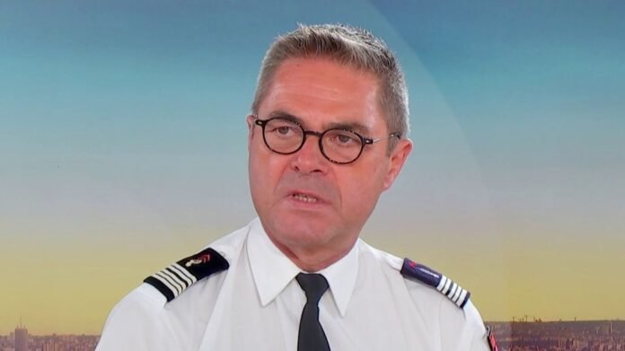 "Le plan Orsec est décliné en fiches thématiques, dont deux importantes sur la protection sanitaire des personnes isolées, puis sur les grands événements", détaille le porte-parole de la Sécurité civile "Le plan Orsec est décliné en fiches thématiques, dont deux importantes sur la protection sanitaire des personnes isolées, puis sur les grands événements", détaille le porte-parole de la Sécurité civile