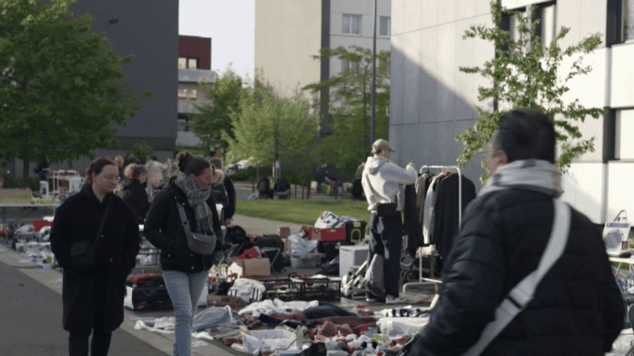 "On fait de super affaires, c'est très intéressant" : les vide-greniers et les brocantes ont la cote auprès des Français