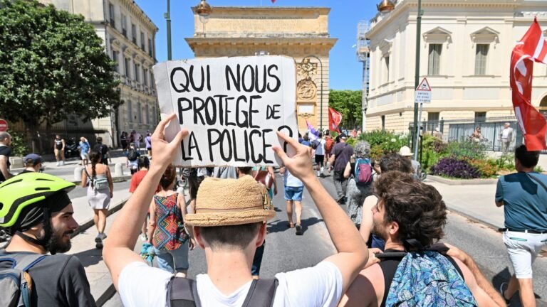 "Permis de tuer en toute impunité" : plusieurs collectifs, associations et syndicats appellent à une grande mobilisation le 19 septembre contre la présomption d'usage légitime des armes pour les forces de l'ordre