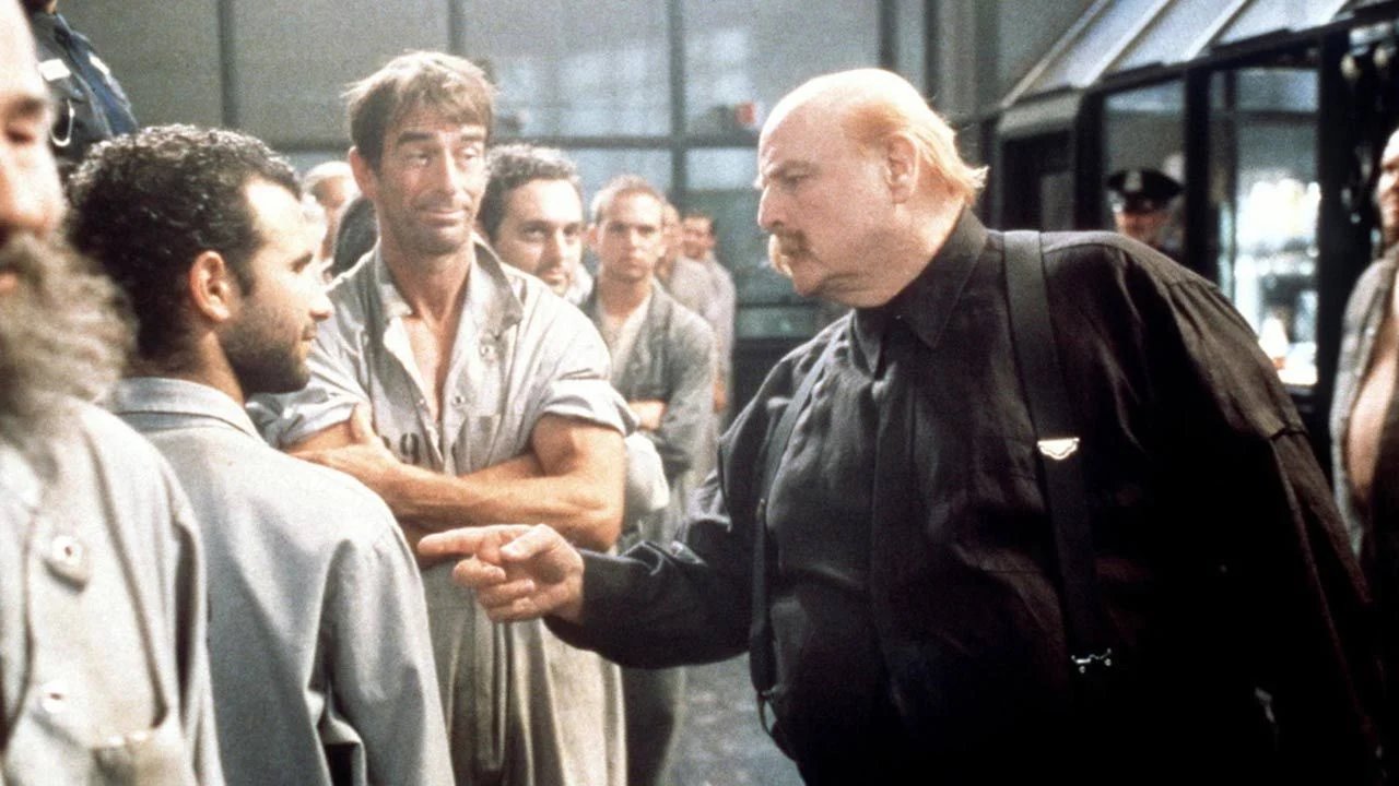 "Quand j'ai vu le résultat, j'étais consterné" : tout le monde a oublié ce film des années 90 avec Marlon Brando et un casting 5 étoiles !