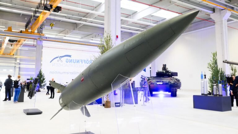 "Un signal fort pour l'industrie européenne de défense": l'Américain Lockheed Martin et Rheinmetall vont produire en Allemagne des missiles Atacms