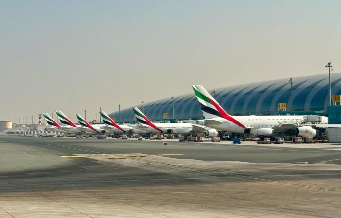 الإمارات تعزز مكانتها العالمية في النقل الجوي بنمو 6.1% في أعداد المسافرين