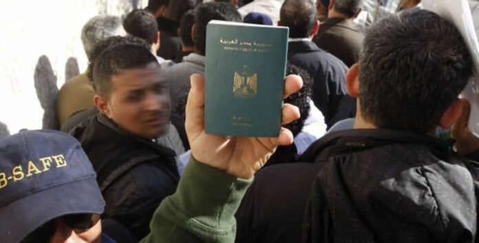 مصر.. قرار حول المفصولين تعسفيا في الخارج