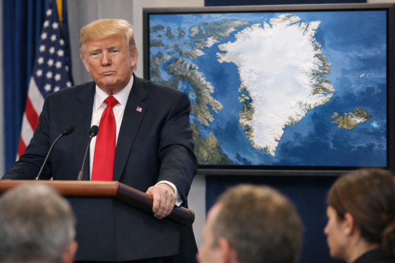Trump déclare un « contrôle permanent » sur la sécurité du Groenland : enjeux et contexte