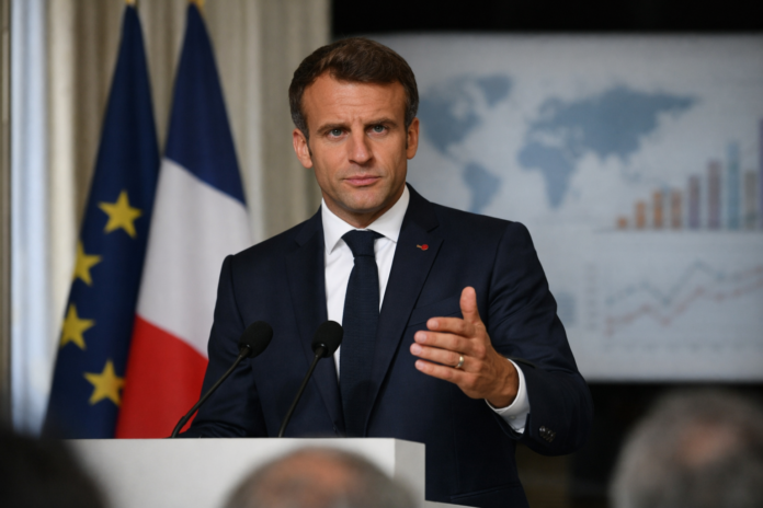Macron face aux tensions: géopolitique, budget et remous à gauche Macron face aux tensions: géopolitique, budget et remous à gauche